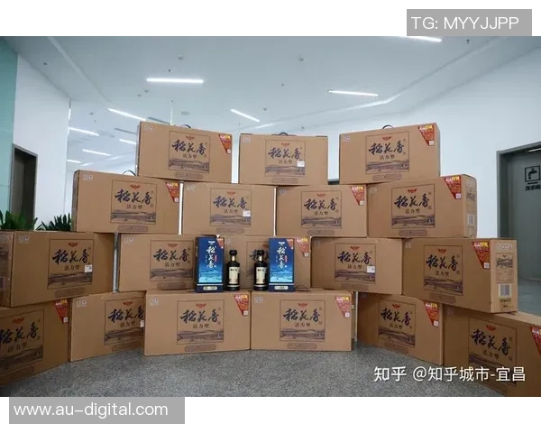 《全新足球明星卡通形象设计展现年轻球员的魅力与活力》 《全新足球明星卡通形象设计展现年轻球员的魅力与活力》