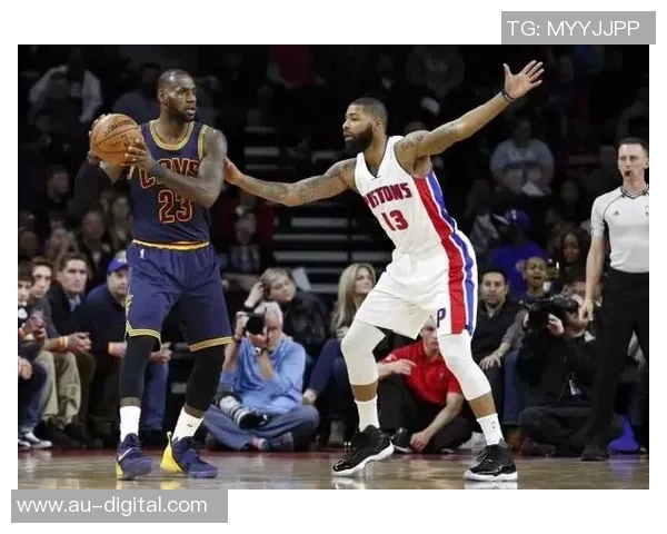 传奇黑人足球巨星崛起之路 影响力跨越赛场与社会的传奇故事