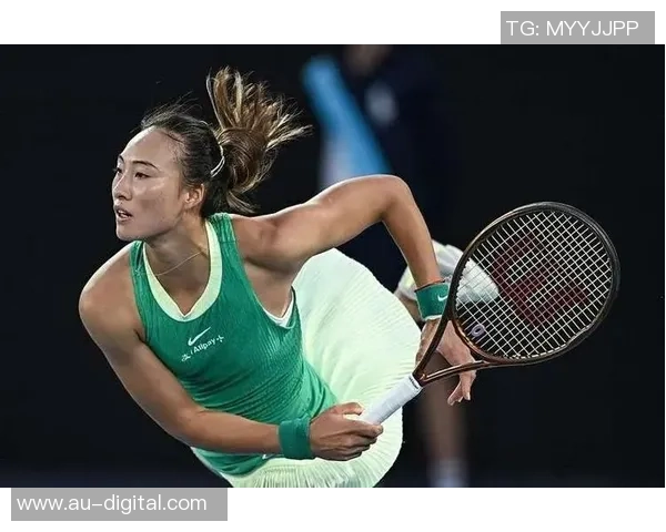 女朋友视角揭秘当红足球球星赛场内外的爱情与奋斗故事 女朋友视角揭秘当红足球球星赛场内外的爱情与奋斗故事